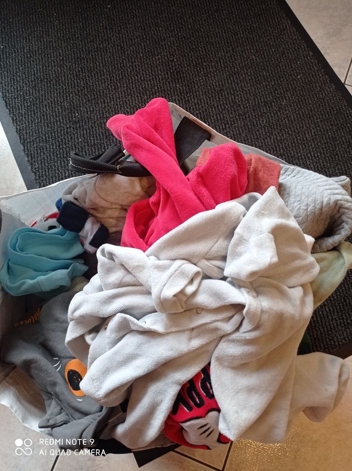Vend vêtements bébé