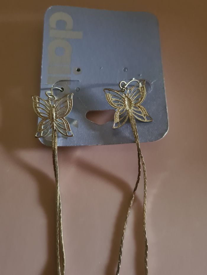 Boucles d'oreilles. Papillons. 10 cm. Claire's. Neuf - photo numéro 1