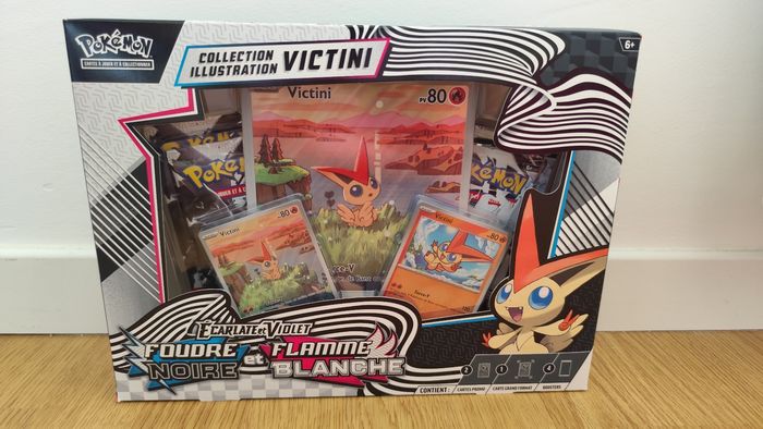 Coffret carte Pokémon Victini Foudre Noire et Flamme Blanche neuf scellé