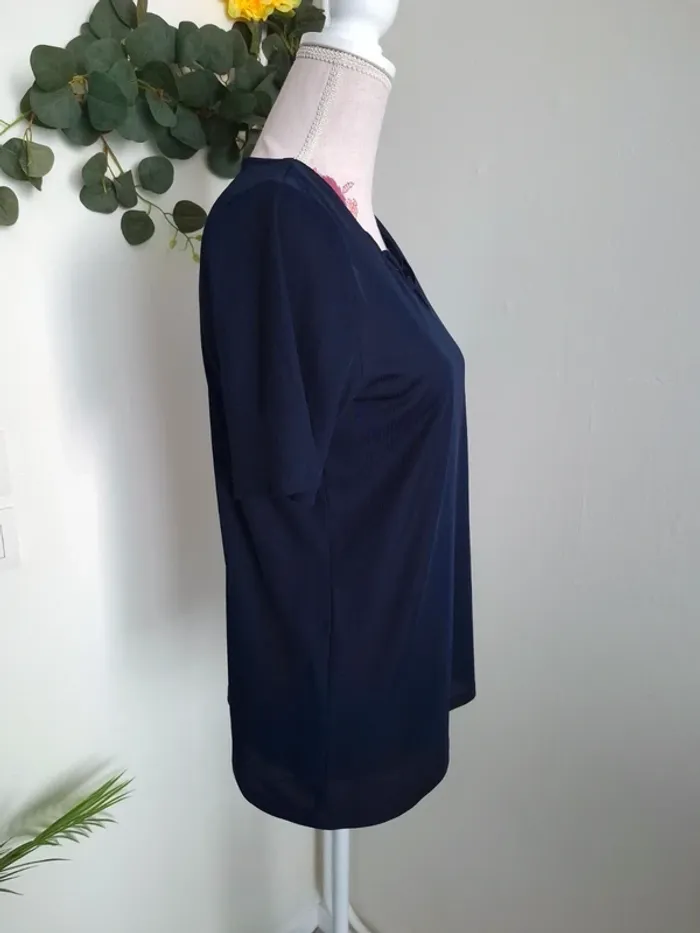 Haut manche courte / Taille 36-38 - photo numéro 3