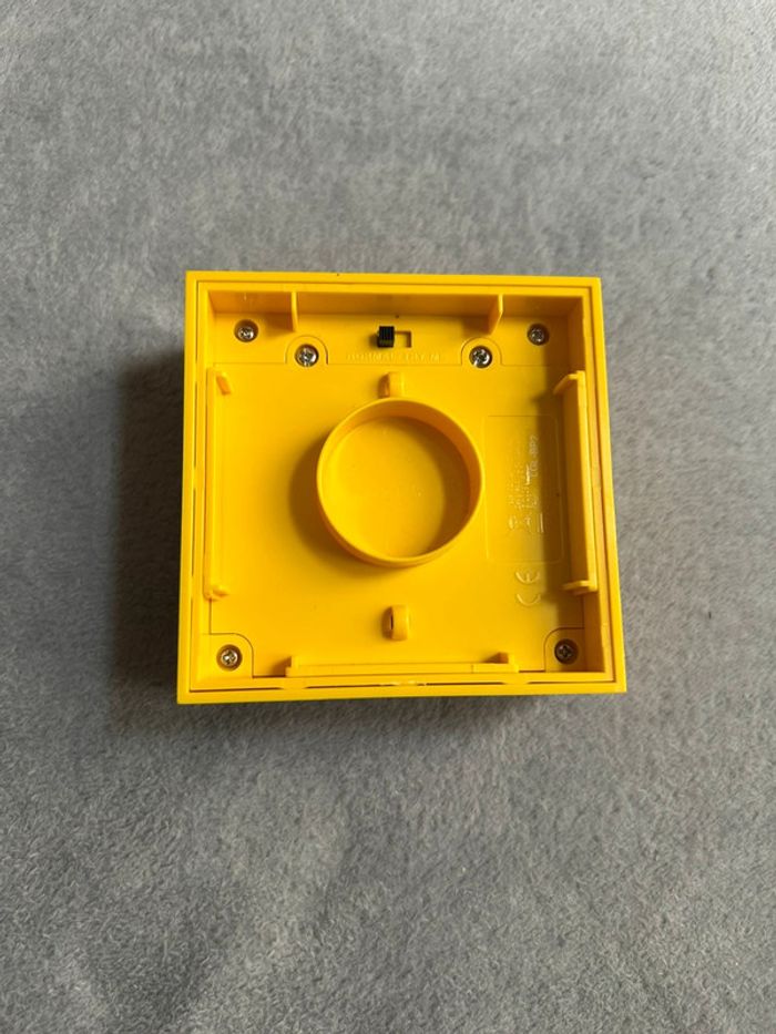 Lampe murale ou à poser jaune Marque Lego en forme de brique 2X2 en 3D - photo numéro 8