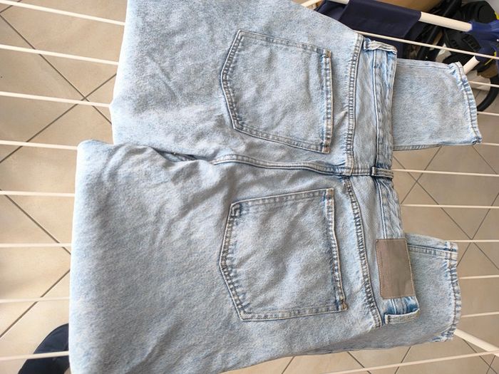 Jean bleu délavé Bershka 42 - photo numéro 2