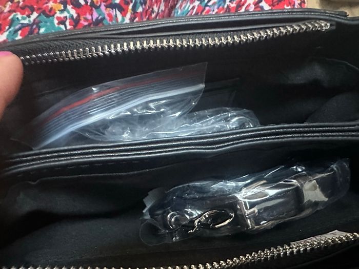 Petit sac noir simili cuir ailes strass avec bandoulière