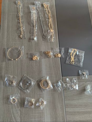 19 bijoux neufs pour calendrier