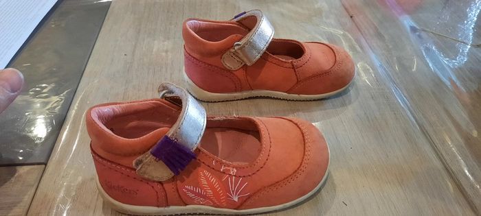 Chaussures filles kicker's taille 23 - photo numéro 2