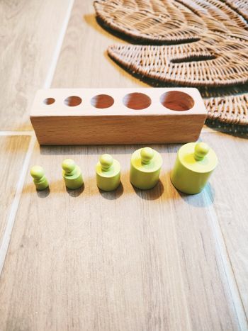 👶Bloc de cylindres /poids en bois vert- perception dimensionnelle Montessori 