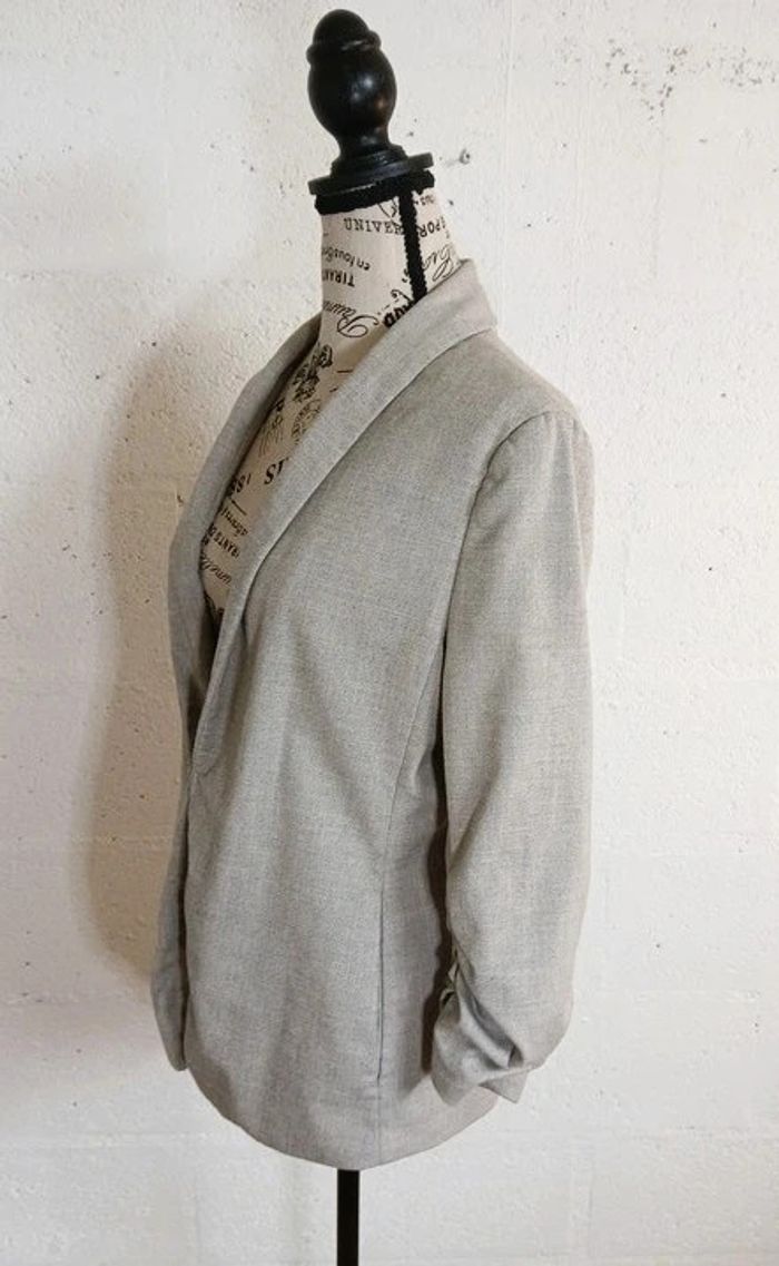 🩶 Blazer beige grisé H&M – Taille 40 – Chic & léger – Très bon état - photo numéro 3