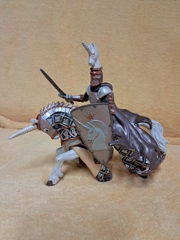 Chevalier et licorne Schleich