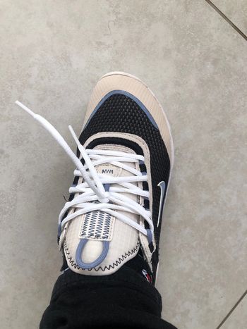 Basquets nike original react live