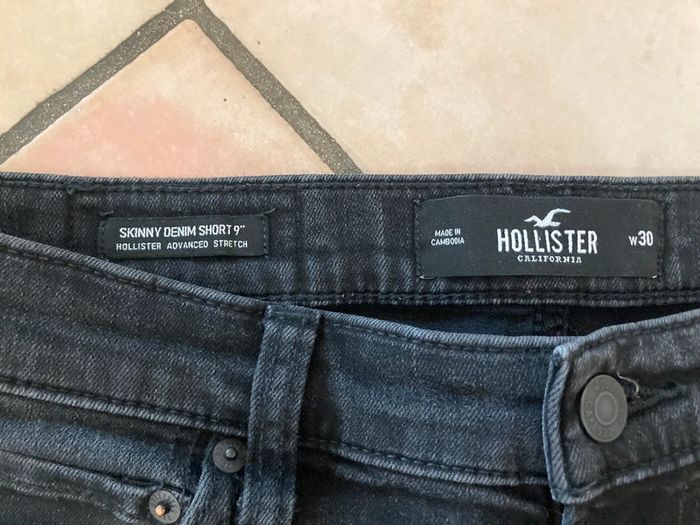 Short hollister noir à trous - photo numéro 2
