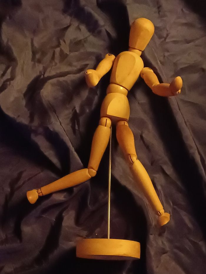 Mannequin articulé en bois dessin - photo numéro 9