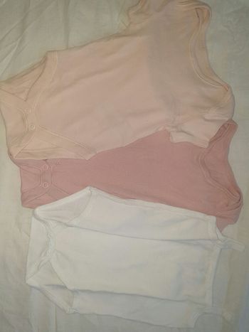 Lot bodies 0/3 mois