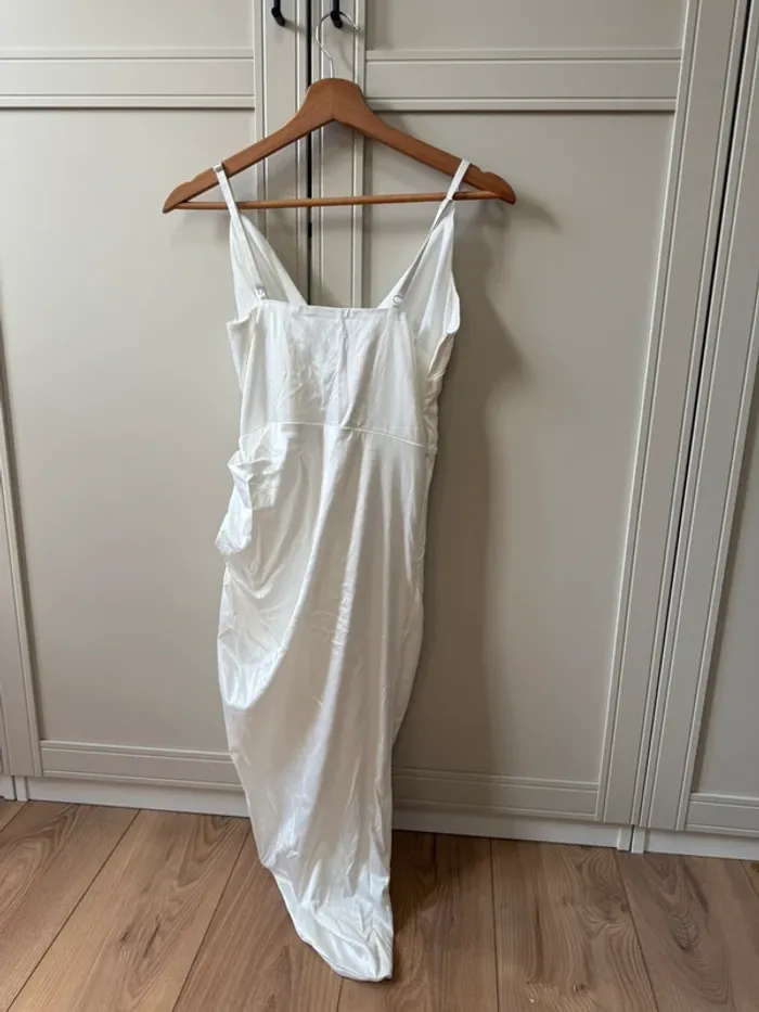 Jolie robe blanche asymétrique S/36 - photo numéro 3