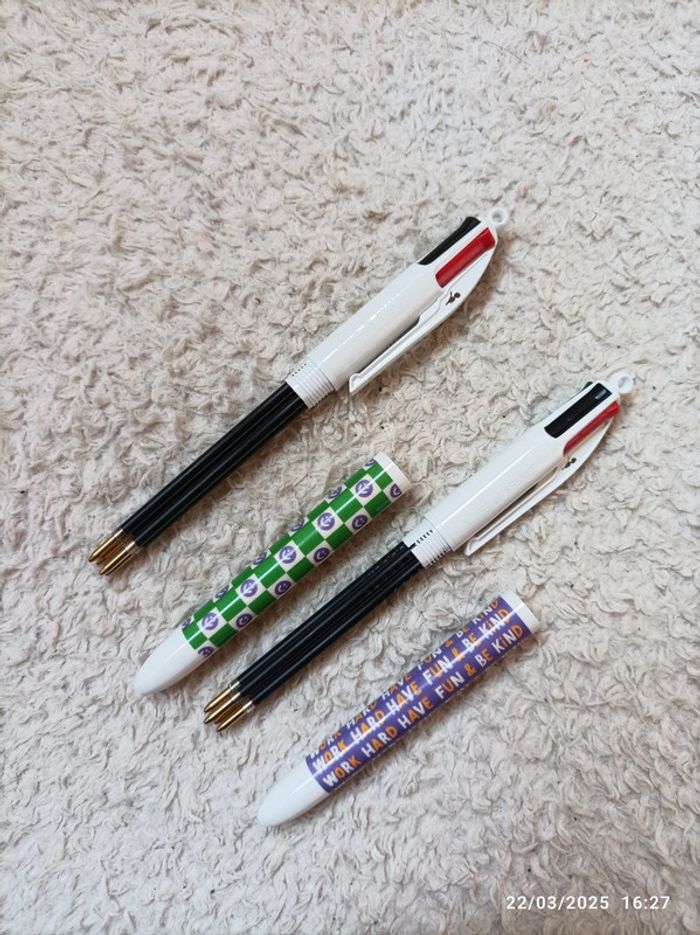 2 stylos Bic 4 couleurs - photo numéro 2