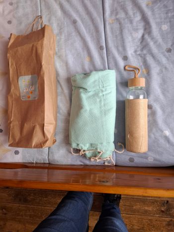1fouta en rissu et 1 gourde neufs