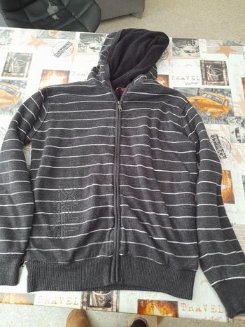 gilet a capuche zippé