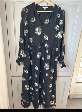 Robe longue noire fleurie