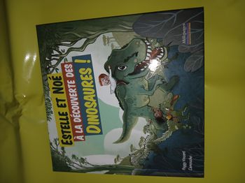 livre Estelle et Noé a la découverte des dinosaures