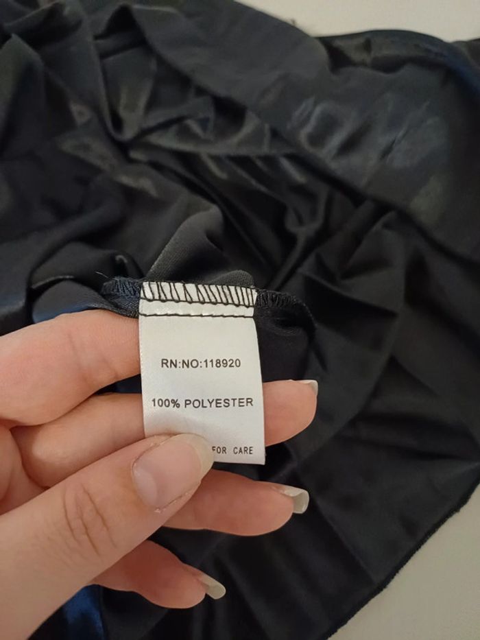 Robe noire mi-longue satinée Lucy Paris taille M 38 - photo numéro 12