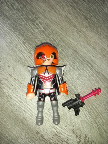 figurine playmobil serie 16 - 70160 cyborg espace guerrière