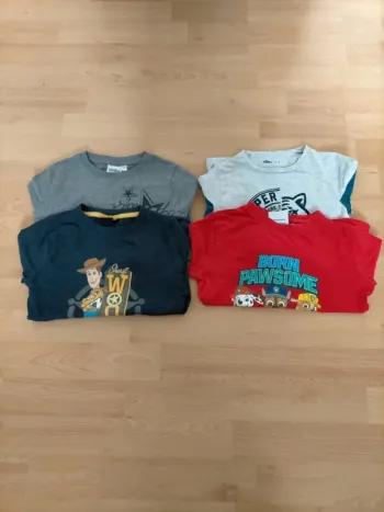 Lot 4 t-shirts en 5 ans