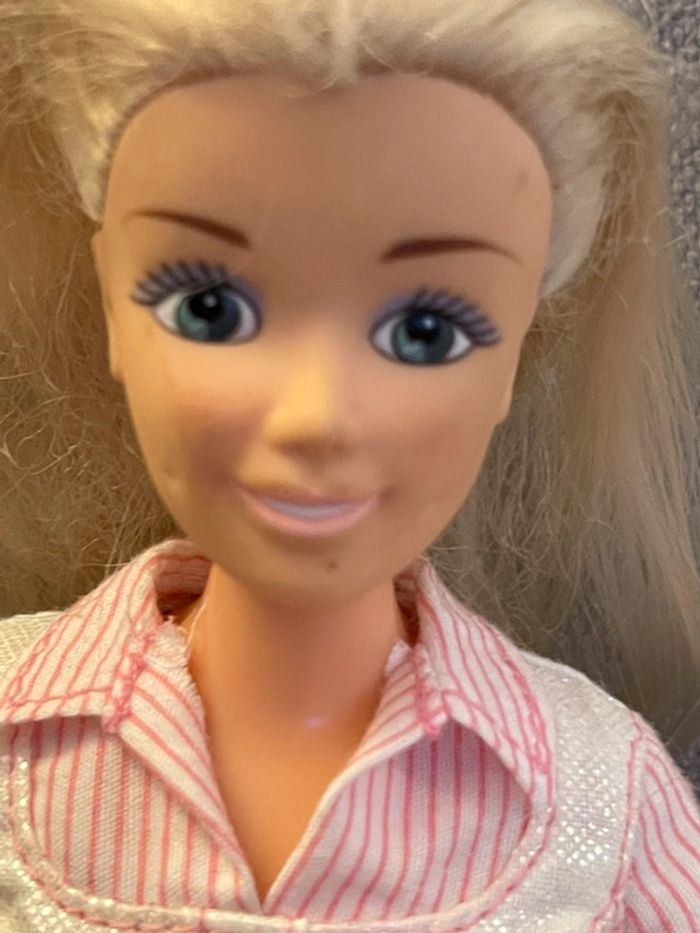poupée Barbie infirmière - photo numéro 9