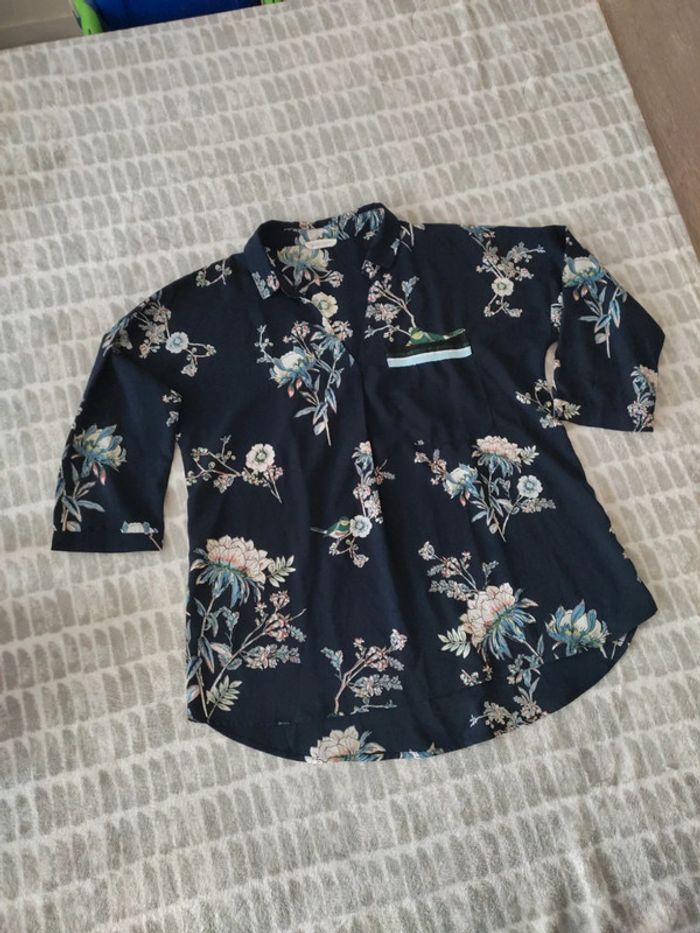 Blouse chemisier bleu marine motif fleurs manches 3/4 cache cache taille 40 - photo numéro 1
