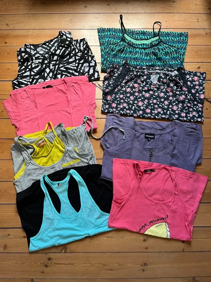 Lot de débardeurs / hauts / tops / tee-shirts taille M