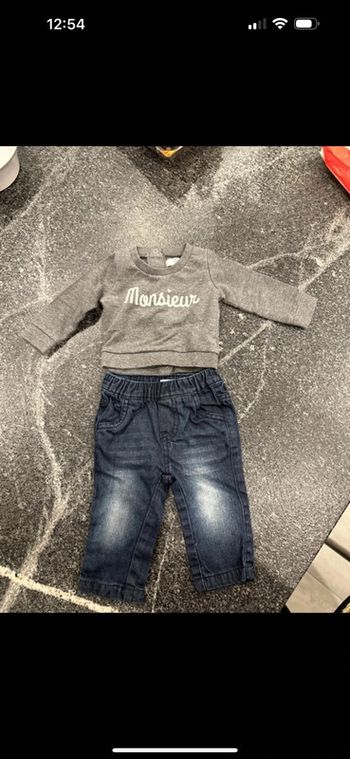 Ensemble garçon 1-3 mois pull et jean très bon état  Portés deux fois