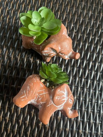 2 jolis éléphants de décoration