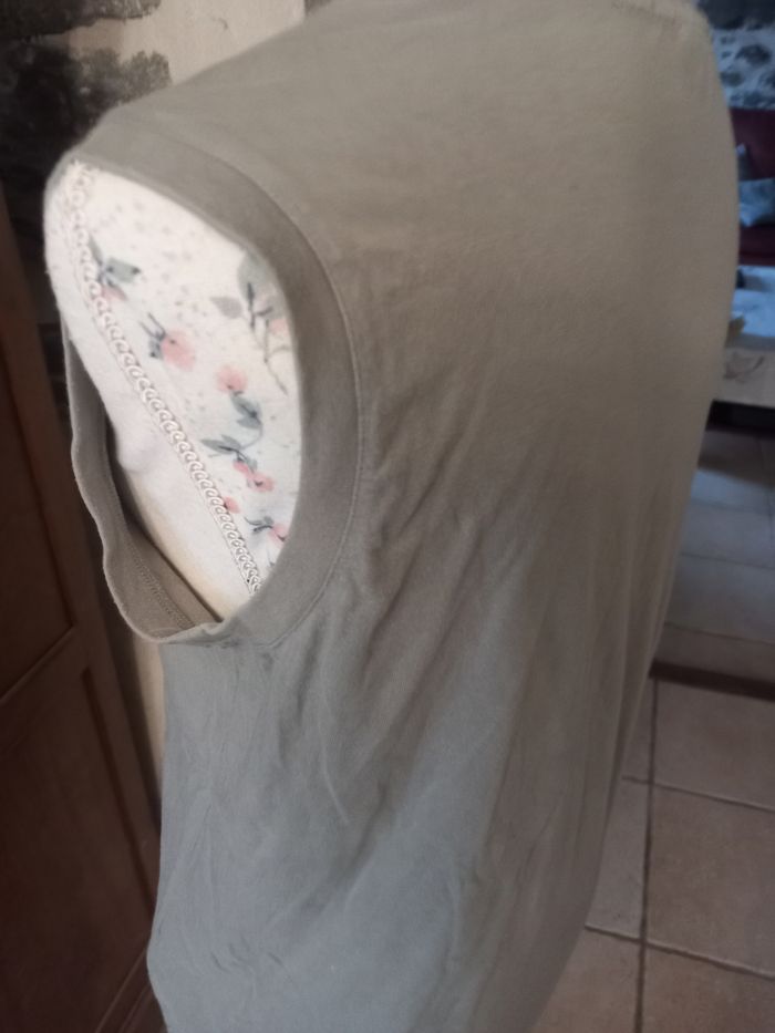 Tee-shirt sans manches - photo numéro 3