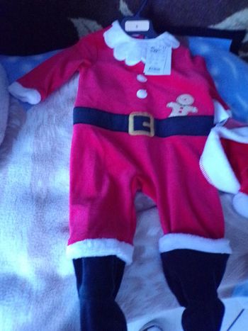 Pyjama en velours + Bonnet Pere noel 6 mois Tex Neuf