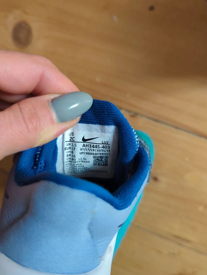 Baskets Nike bébé pointure 17 - photo numéro 3