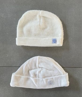 Lot 2 bonnets