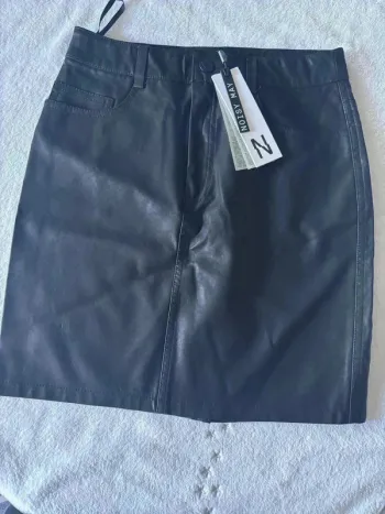 Jupe noir simili cuir taille xs Noisy May