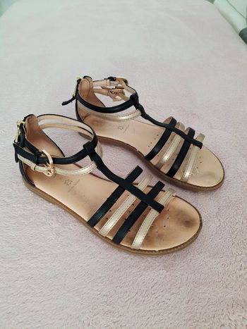 Sandales Geox modèle Karly pointure 33 noir et doré
