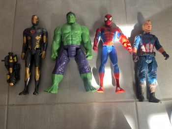 Figurines Marvel et Comics 30 cm véritable