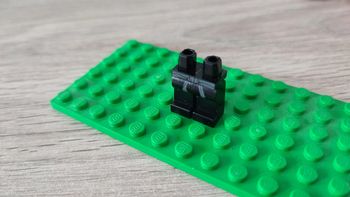 Hanches et jambes noir ceinture gris 4612327 pièce détachée Lego #C06