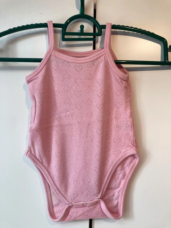 Lot de 7 bodies sans manches tailles 68 - photo numéro 9