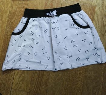 Jupe noire et blanche 4ans