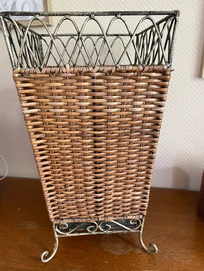 Porte parapluie en fer et osier - photo numéro 4