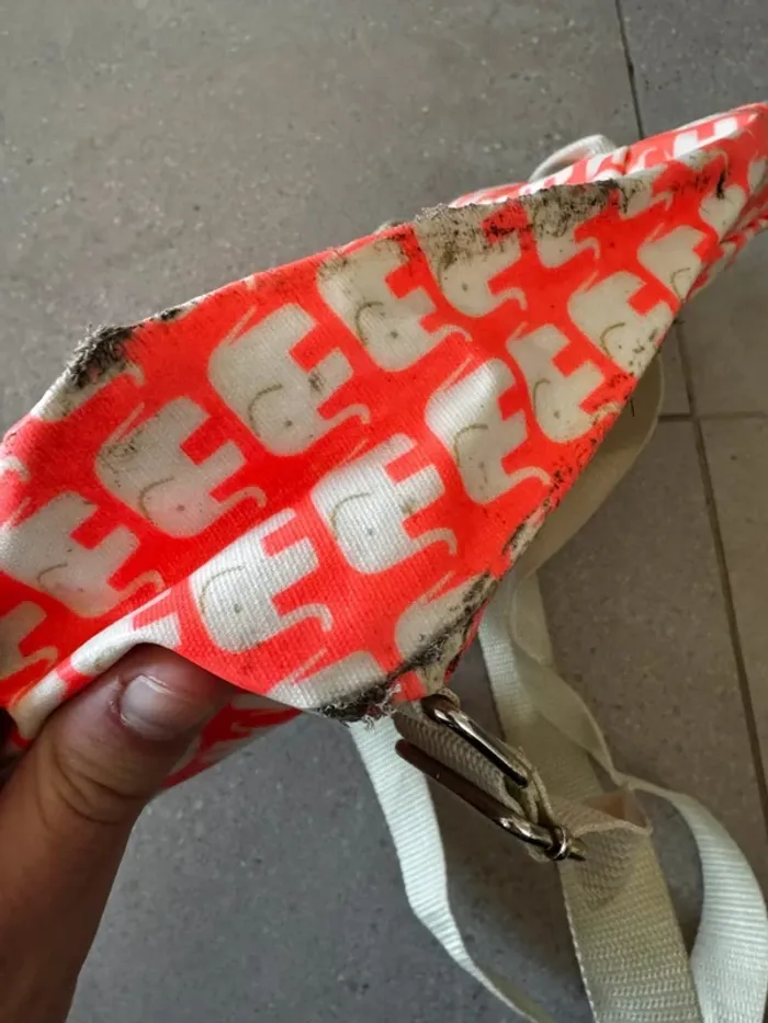 Sac à dos Engel abimé sur un coté, 21x27cm - photo numéro 3