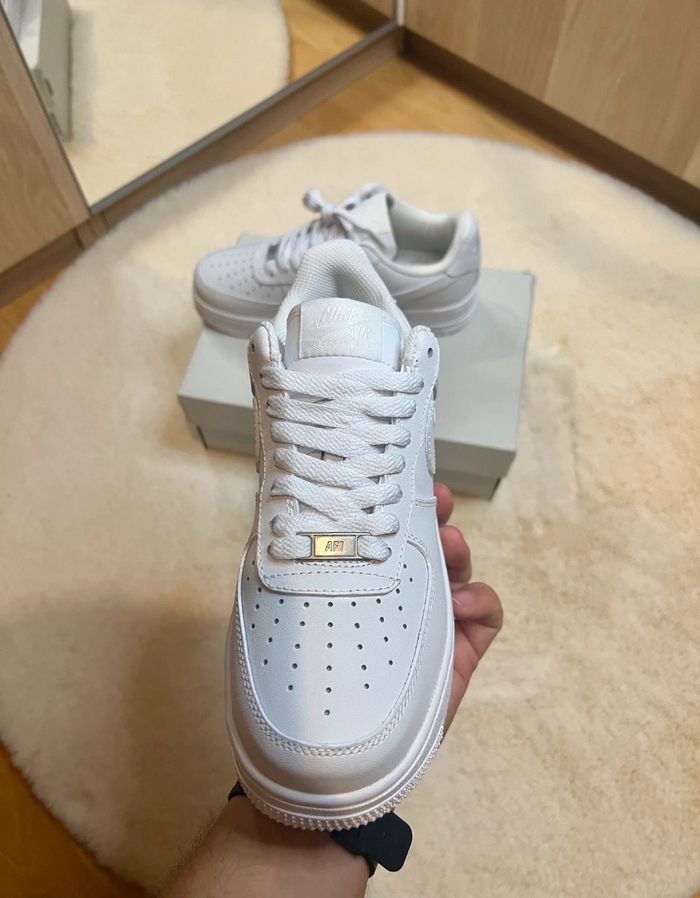 Nouveau Nike Air Force 1 Low Blanc Taille 40 - photo numéro 2
