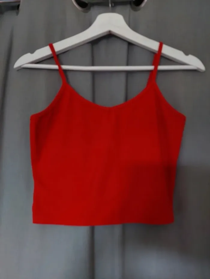 Débardeur rouge Shein – Col V – Taille M – Très bon état