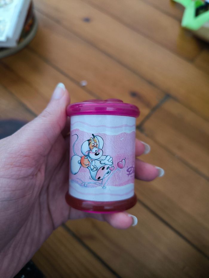 Lot d'objets Diddl : taille-crayons, crayons de bois et corbeille à papier