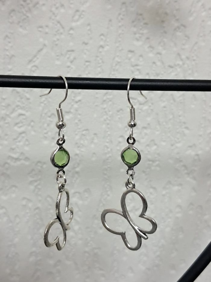 Boucle d'oreille papillon vert
