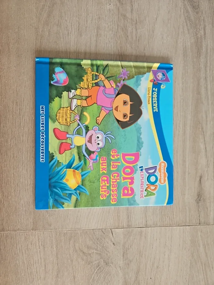 Livre dora l'exploratrice