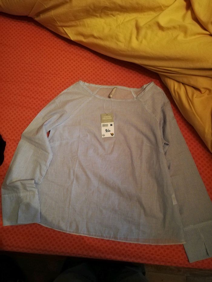 Blouse blanche et bleu - photo numéro 2