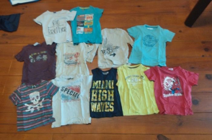Lot tee-shirts taille 4 ans.