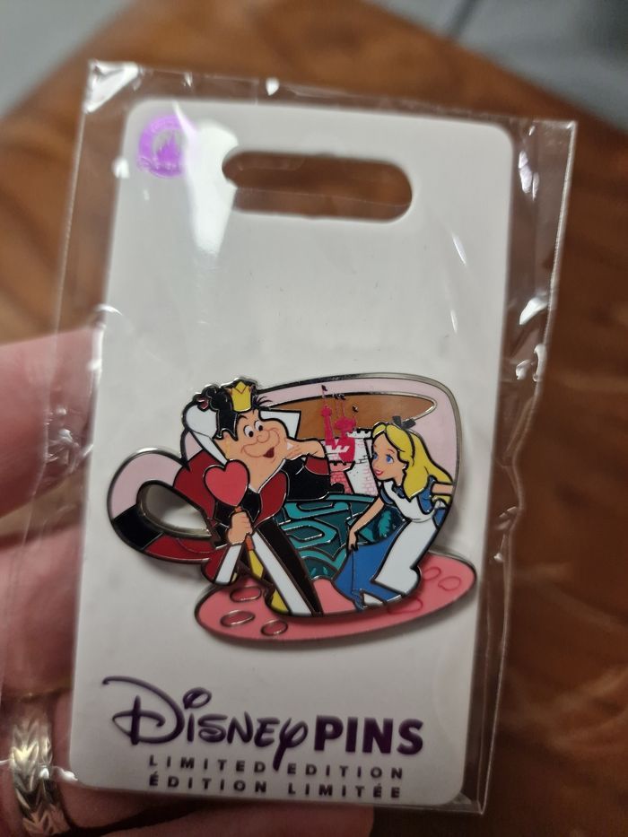 Pins disney la reine de coeur et alice edition limitée - photo numéro 1